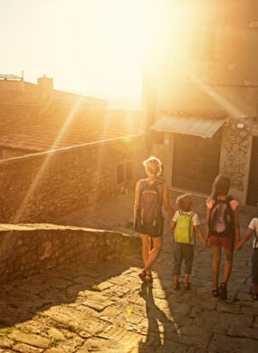 family-tuscan-street-italy