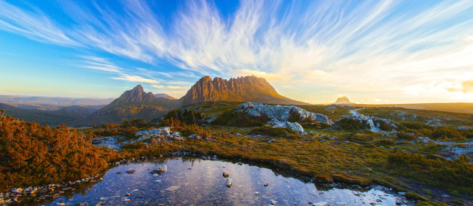 Panoramic view of cradle mountain in the golden light