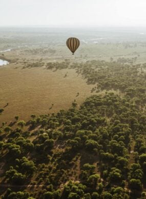 Hot air balloon over the Serengeti National Park, Tanzania